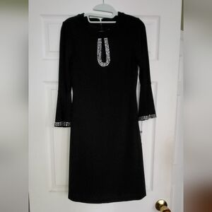 Simple and elegant black dress!